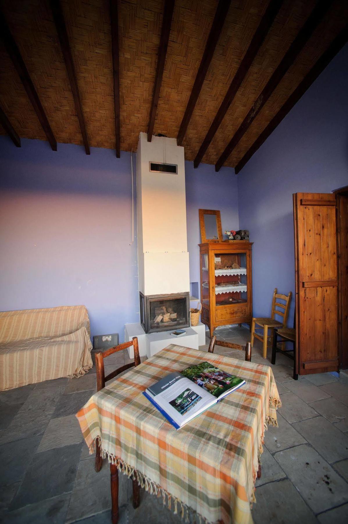 Teacher'S House Maroni Esterno foto